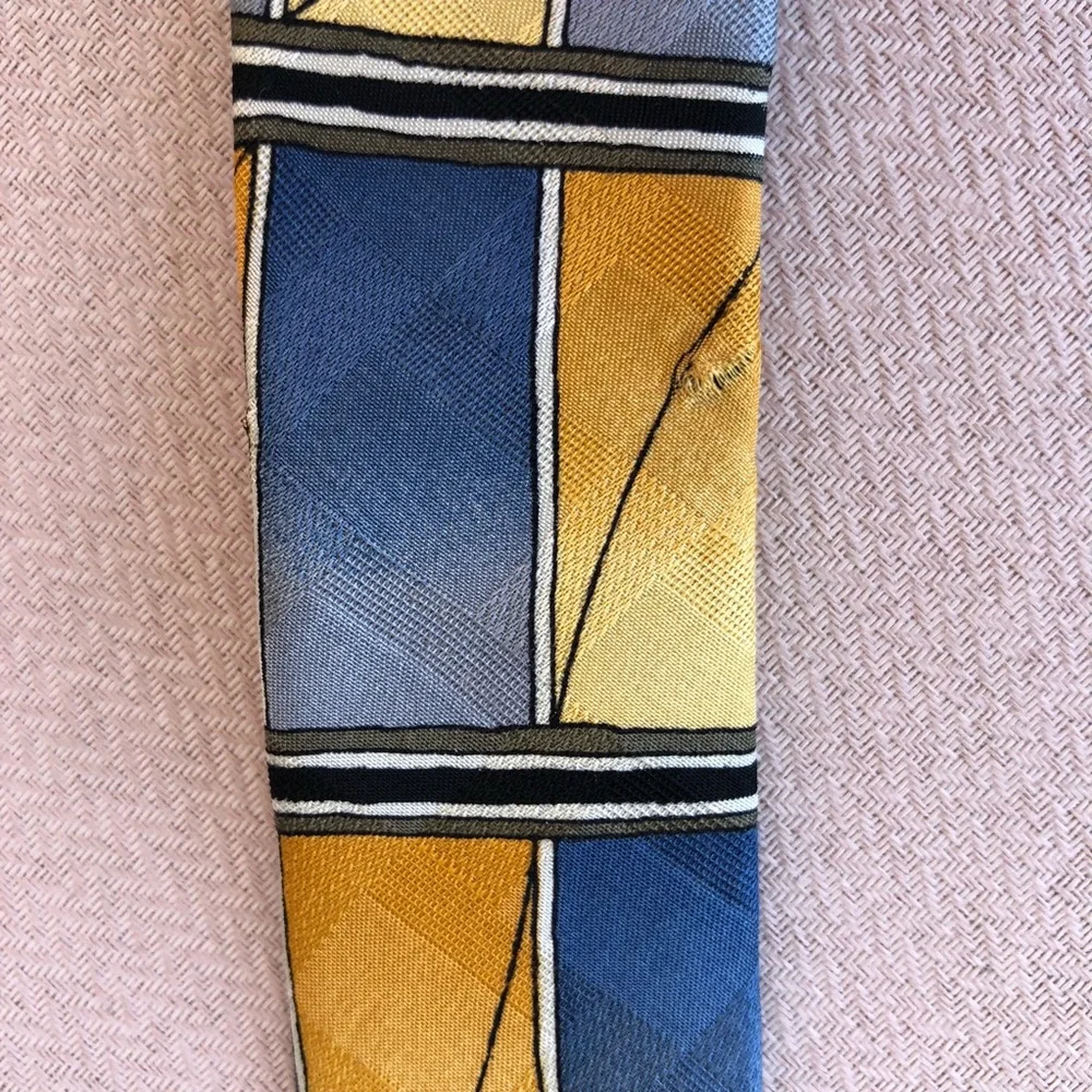 Bergeré Vintage Made In USA 💯 %‎ Silk Yellow Blue Geometry Pattern Tie